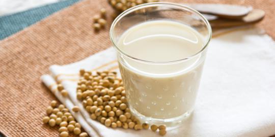 6 Khasiat sehat minum susu kedelai