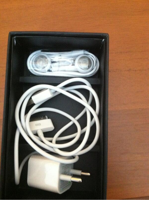 Jual iphone 3GS 32Gb WHite ! 100% MULUSSS !SALE ! TRIM TT