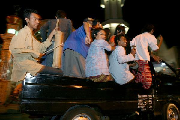 Trik Mengisi Malam Takbiran Yang Asik