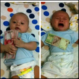 adek sepupu ane (umur 2 bulan) ternyata udah mata duitan gan!
