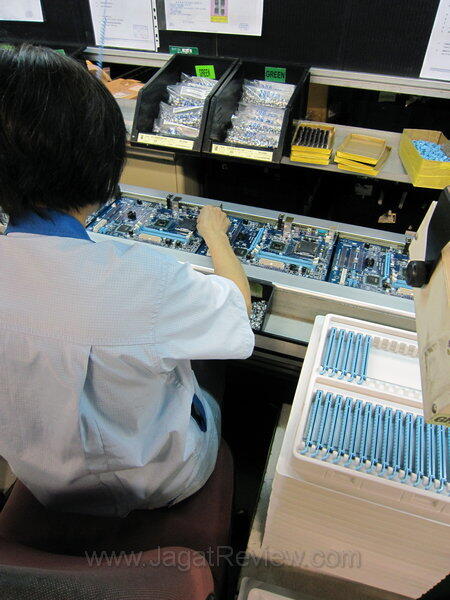 Proses Pembuatan Motherboard 