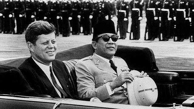 Foto-foto Bukti Bung Karno Adalah Orang Besar di Zamannya