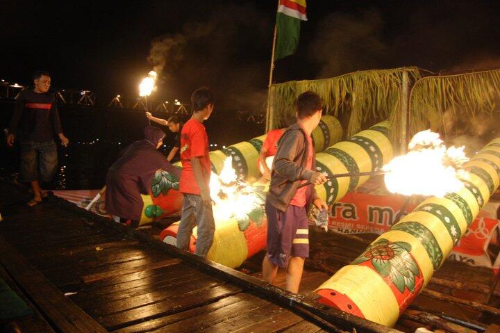 Tradisi Meriam Karbit di Pontianak 