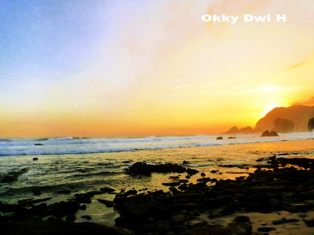 Pesona Pantai Tanjung Papuma dan Pantai Malikan