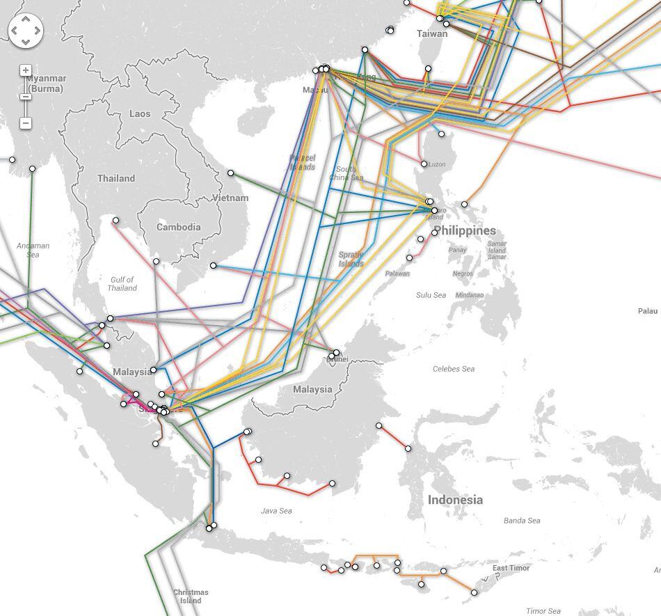 Agan Tau Jaringan Internet Dunia Terhubung Dengan Apa?? KABEL LAUT atau SATELIT Gan??