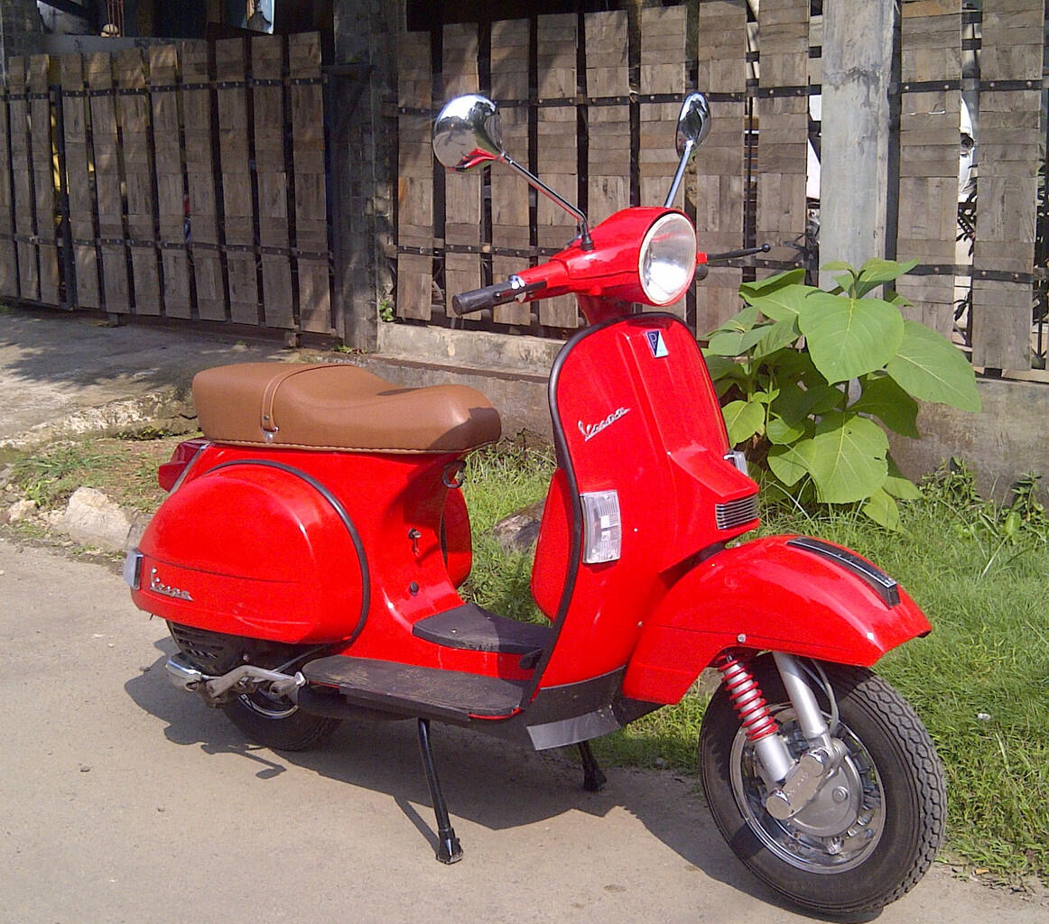 Terjual Vespa  Merah Ferrari Full Restorasi Look New PX 