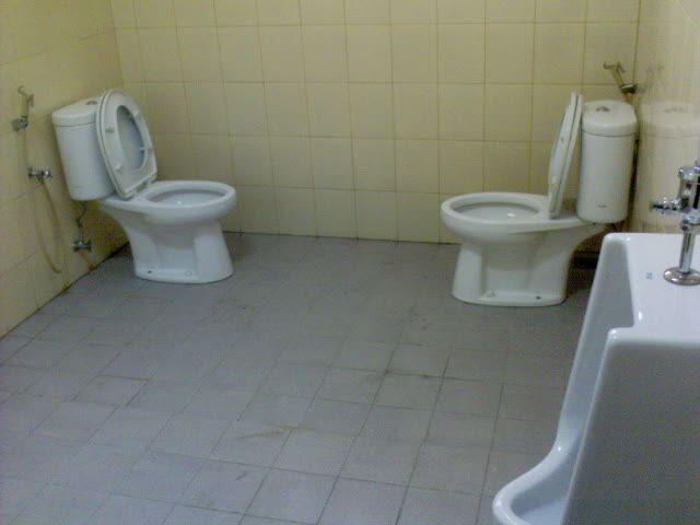 &#91;ANEHH&#93; Toilet di kantor ane Gan bisa untuk berdua!!!!