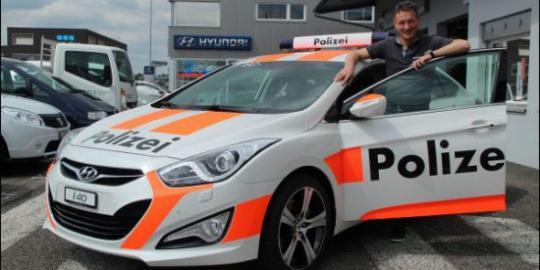 Kibuli pencuri, pria ini sewakan mobil polisi bohongan
