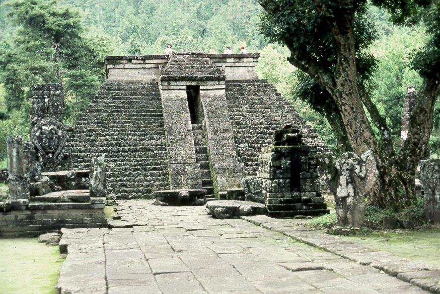 Fakta Unik Menarik Candi Sukuh, Candi Kesuburan dan Seni Bercinta... :D :D :D