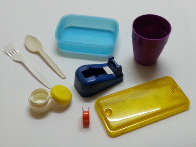 Jasa cetak produk plastik mesin injection moulding