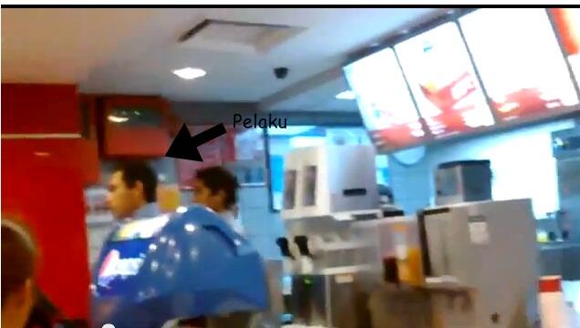 Pegawai KFC pukul Pelanggan 