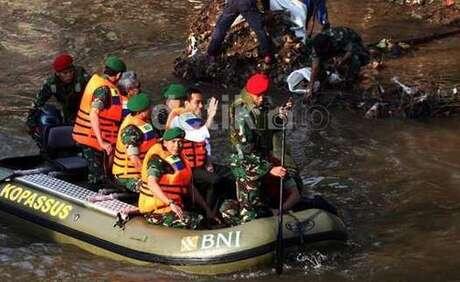 Keliling Ciliwung, Jokowi bersumpah akan normalisasi seluruh sungai di Jakarta