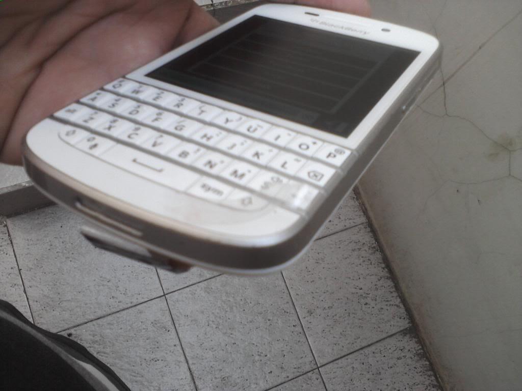 Terjual Blackberry Q10 warna Putih second Garansi TAM  KASKUS