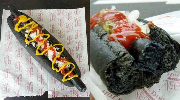 Uniknya Hotdog hitam dari Jepang