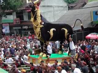 Upacara-upacara adat/tradisi unik di Indonesia