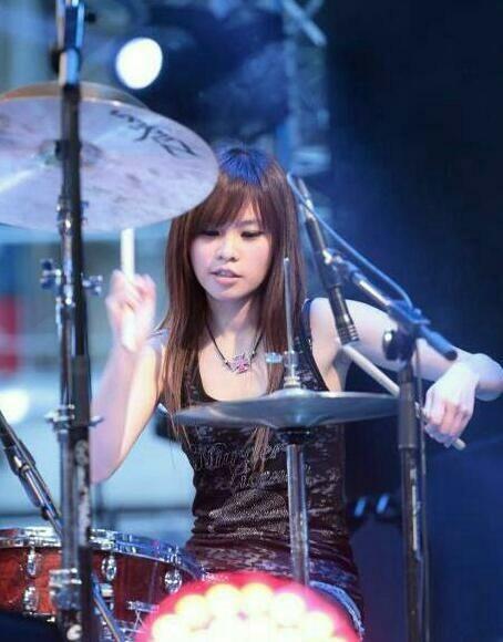 Blue Vela - Beautiful Drummer Lady