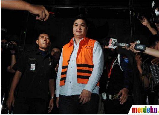 [Don Fatonah Baru] Berkostum Tahanan KPK, Bos Kernel Oil Tetap Mengaku Tak Kenal Rudi