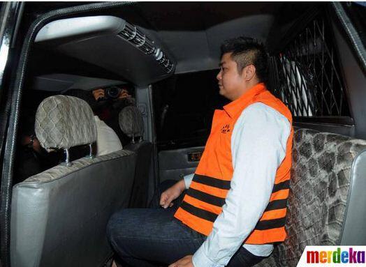 [Don Fatonah Baru] Berkostum Tahanan KPK, Bos Kernel Oil Tetap Mengaku Tak Kenal Rudi