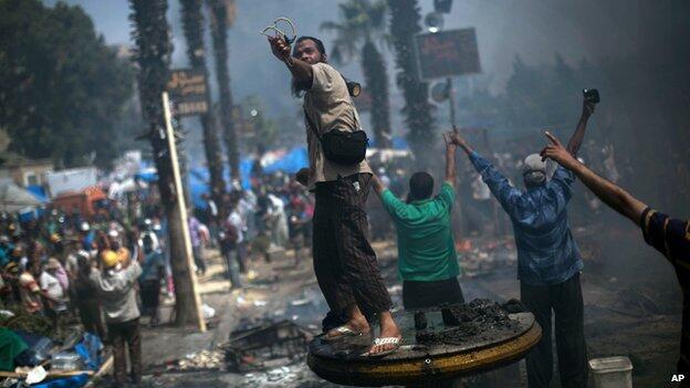 Mesir Berdarah, Militer Ambil Langkah Kekerasan Bubarkan Demonstran (+Pic)