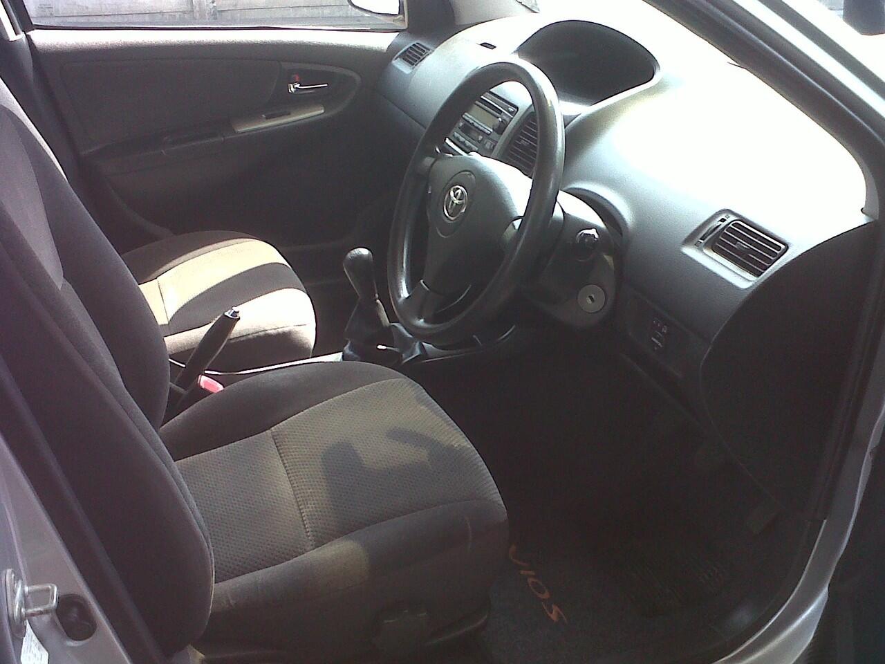Toyota Vios G manual silver tahun 2006 harga nego