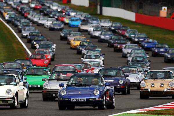 Porsche 911 Pecahkan Rekor Dunia