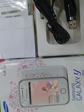 samsung galaxy y lefeur white (edisi terbaru) : 875.000 minat !!!