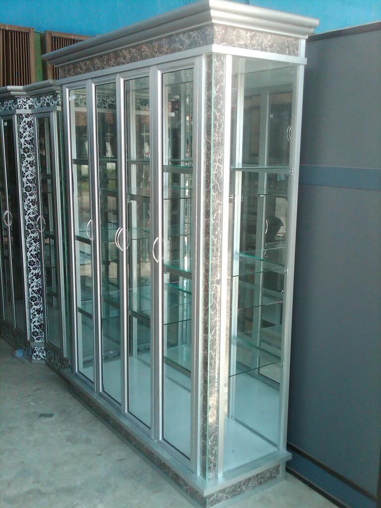 Terjual FURNITURE BUFET ALUMINIUM LEMARI HIAS LEMARI 