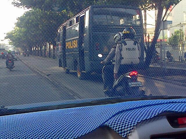 &#91;SHARE&#93; Foto-Foto Aparat Masuk Busway 