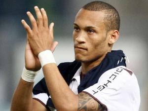 Ternyata Ada Pesepakbola yang Alergi Rumput