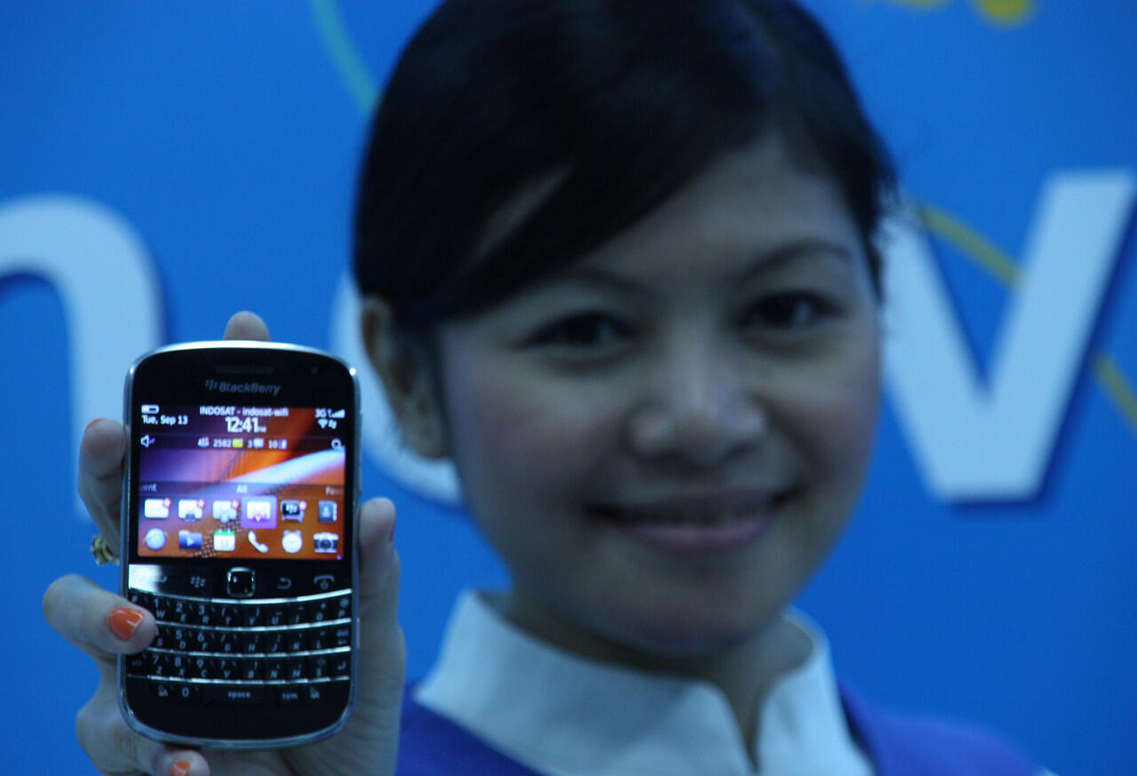 BlackBerry™ Dakota 9900 Harga Rp 1 500 000 Call/sms:085656039527 JESSICA