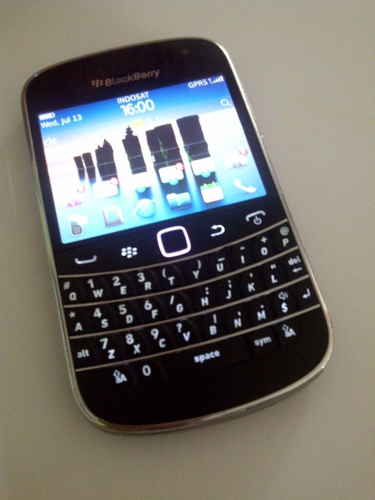 BlackBerry™ Dakota 9900 Harga Rp 1 500 000 Call/sms:085656039527 JESSICA