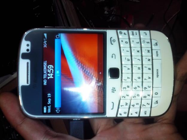 BlackBerry™ Dakota 9900 Harga Rp 1 500 000 Call/sms:085656039527 JESSICA