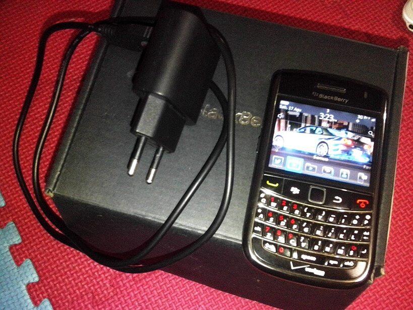 WTS/DIJUAL BLACBERRY TOUR2/ESSEX MULUSSSS,,ASIK,,MURAH