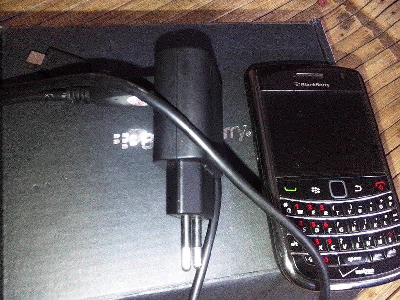 WTS/DIJUAL BLACBERRY TOUR2/ESSEX MULUSSSS,,ASIK,,MURAH