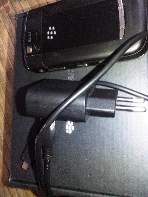 WTS/DIJUAL BLACBERRY TOUR2/ESSEX MULUSSSS,,ASIK,,MURAH