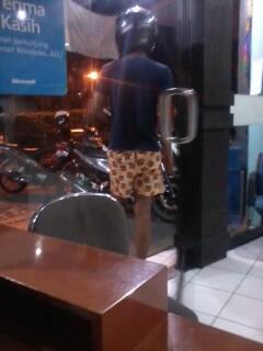 HOT PANTS GAN (:ngakak)