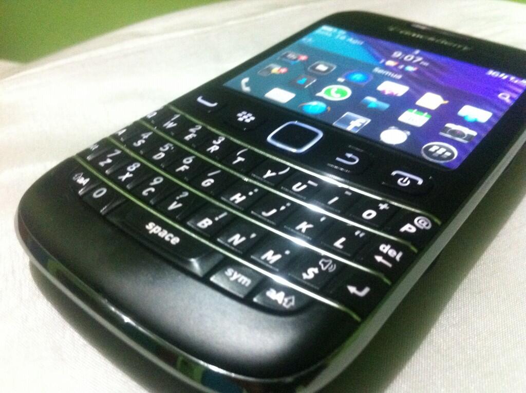 blackberry onyx 3 bellagio baru 2 bulan, garansi TAM