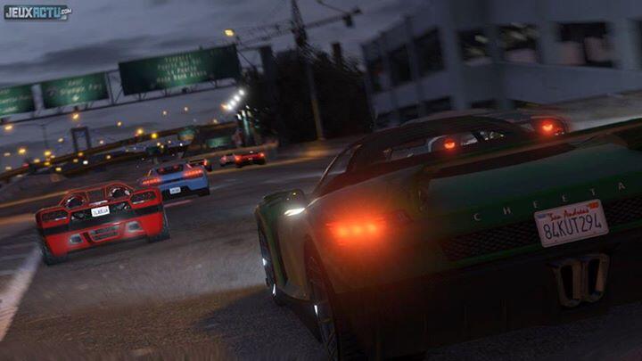 Grand Theft Auto V Online,Menjelajah GTA V Bersama Dengan Pemain Lain