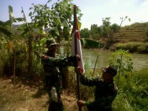 &#91;UPDATE&#93; Pengibaran Bendera Merah Putih yang Unik di Berbagai Daerah Nusantara