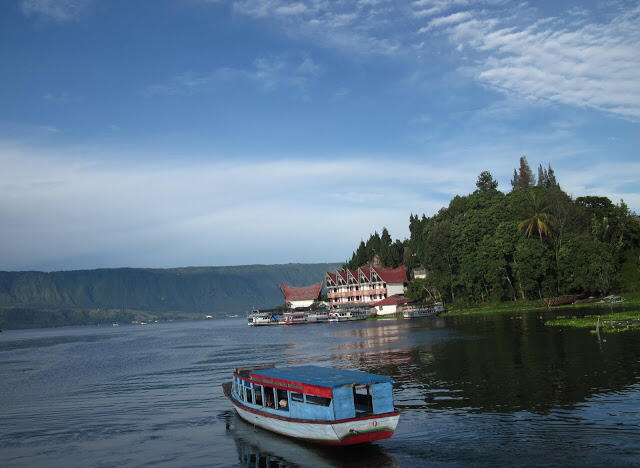 MARI MENGENAL DANAU DI BUMI KITA