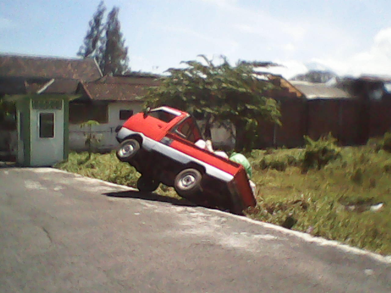 Gila Gan.. Nih Mobil Lagi Atraksi (No Sotosop)