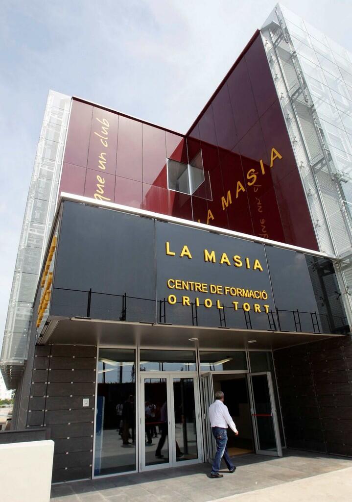 LULUSAN LA MASIA BUKAN BARCELONA