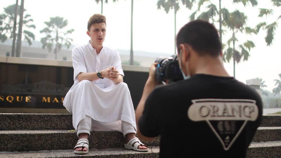 Fatih Seferagic Sosok Ala ‘Edward Cullen’ Yang Hafizh Quran