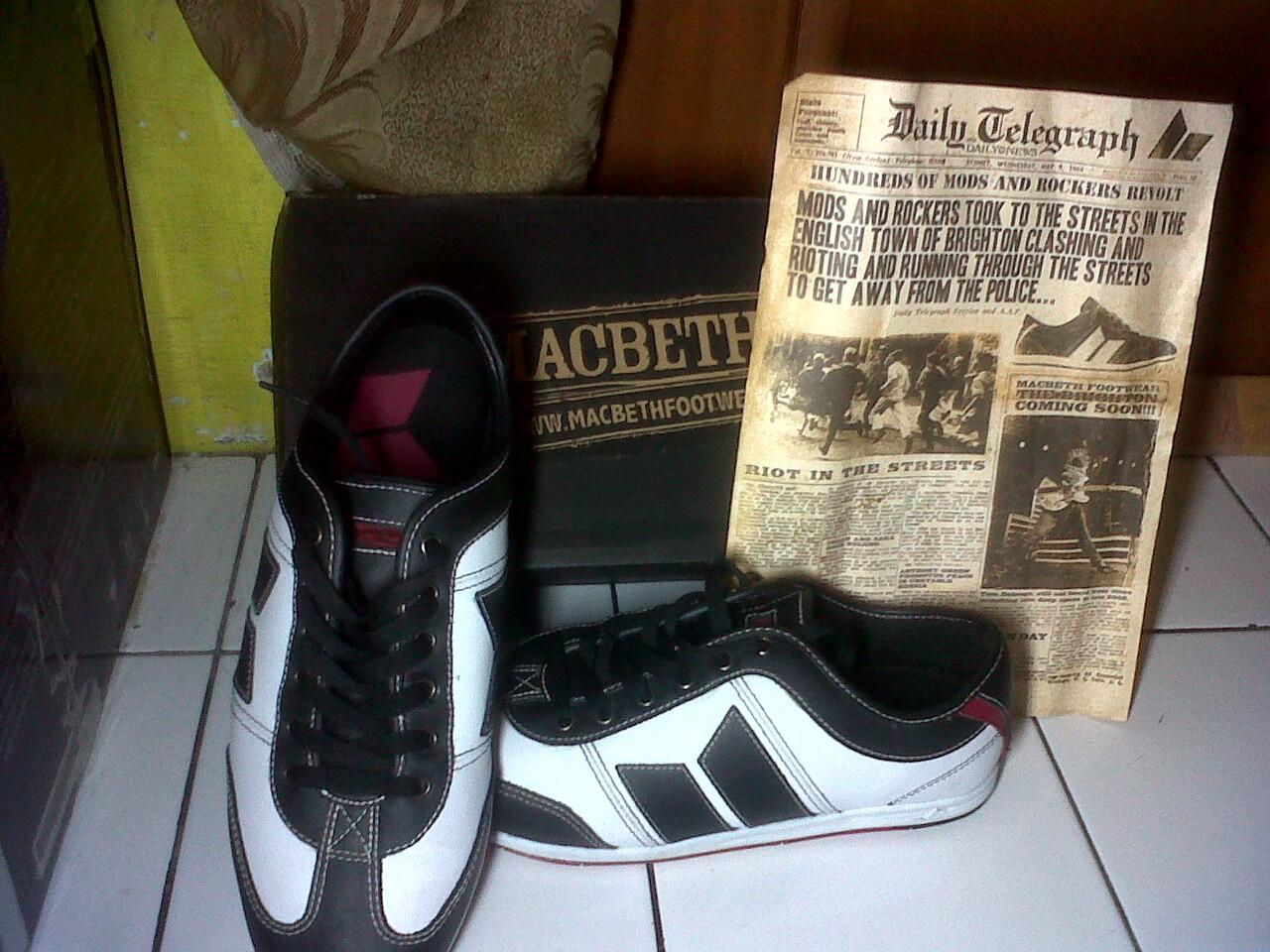 WTT MACBETH BRIGHTON WHITE BLACK RED KONDISI 90% SIZE 43
