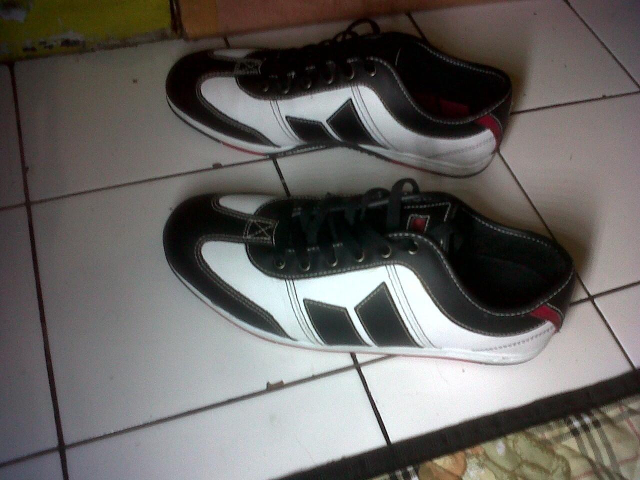 WTT MACBETH BRIGHTON WHITE BLACK RED KONDISI 90% SIZE 43