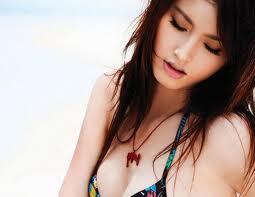 5 Wanita - Wanita Super CANTIK namun aslinya Pria