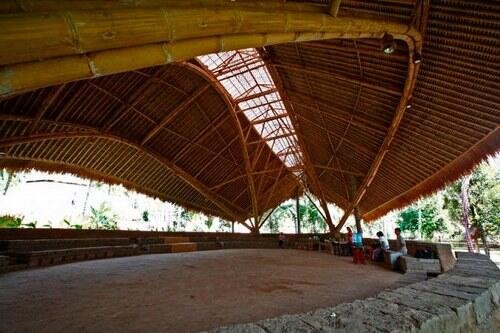  &quot;Green School&quot;, Sekolah Yang Terbuat Dari Bambu Di Bali