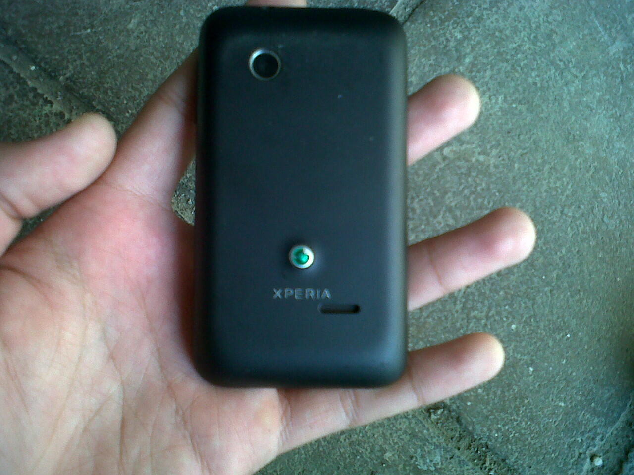 dijual sony xperia tipo bukan blackberry, bukan samsung, apple,nokia, dan LG.