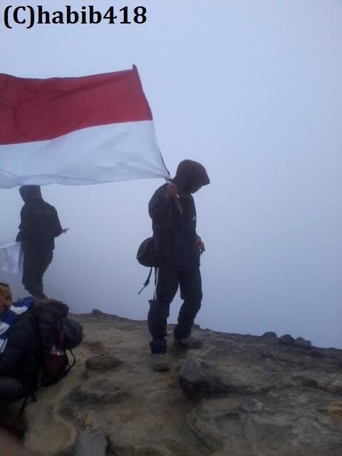 Upacara 17an di puncak tertinggi di jawabarat (ciremai) MERDEKA!!!