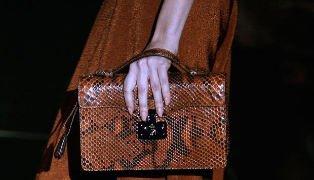 Polisi Italia Razia Gucci dan Prada 'Aspal'